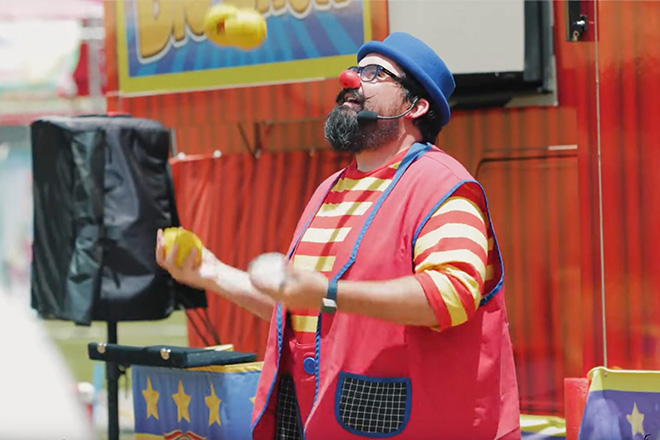 Lew-E's Comedy Circus juggling