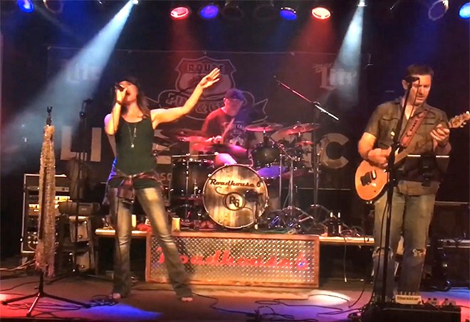 Roadhouse 6 band performing